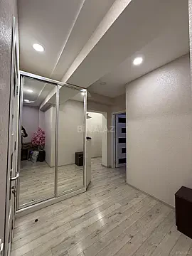 Satılır 2 otaqlı mənzil 84 m²