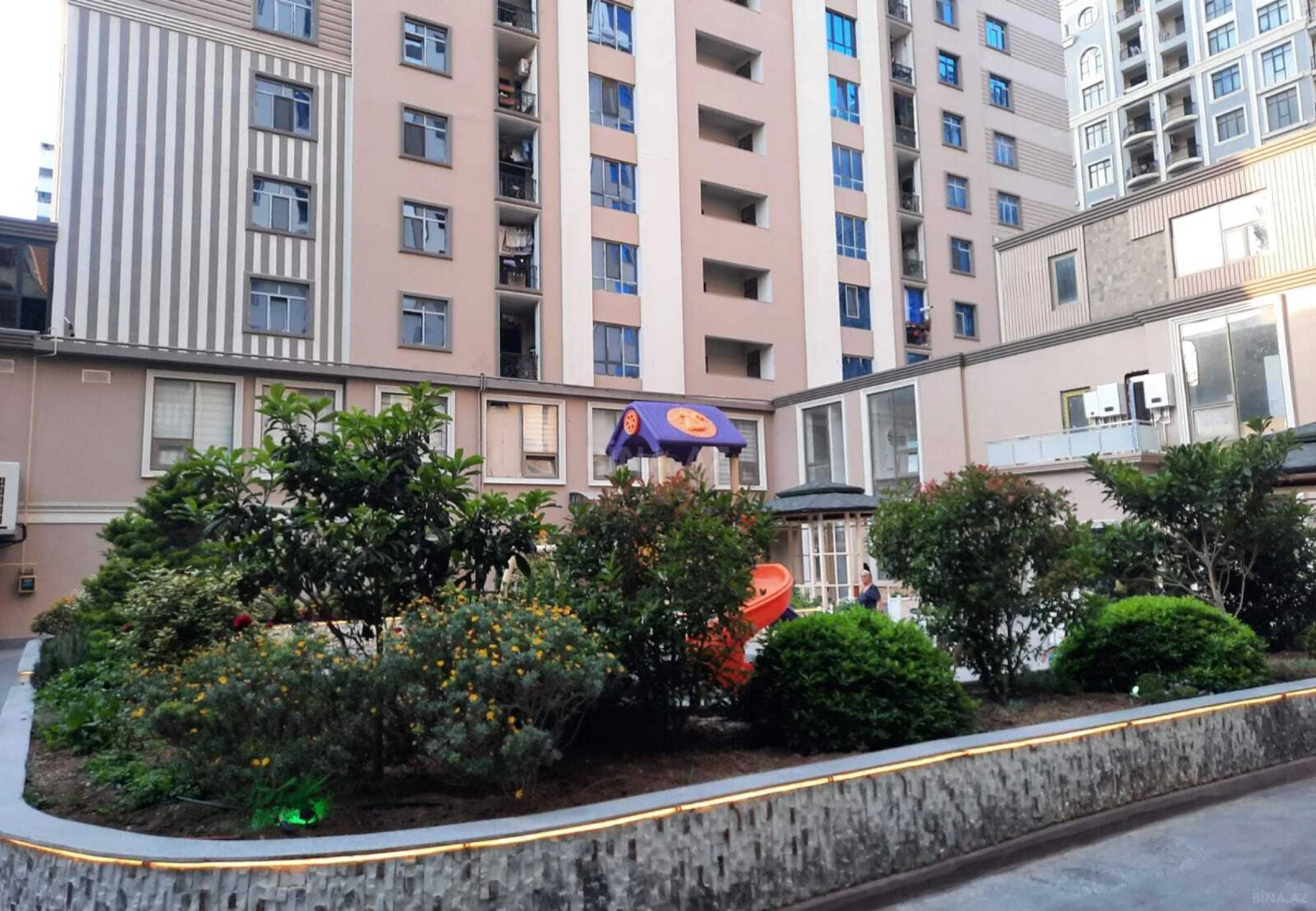 Satılır 2 otaqlı mənzil 90 m²