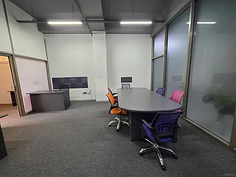 Kirayə verilir 2 otaqlı ofis 65 m²