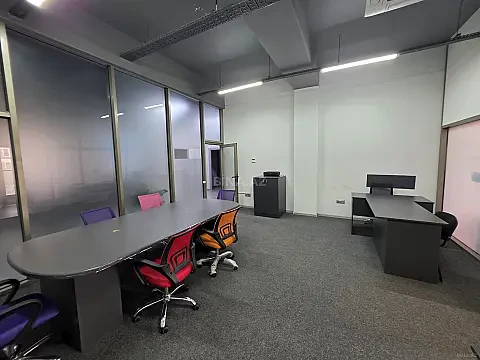 Kirayə verilir 2 otaqlı ofis 65 m²