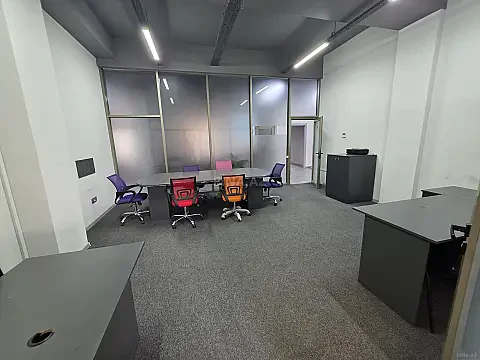 Kirayə verilir 2 otaqlı ofis 65 m²