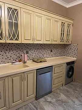 Kirayə verilir 4 otaqlı mənzil 160 m²