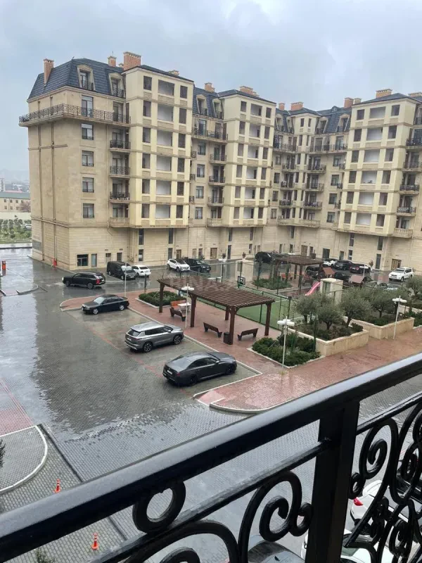 Kirayə verilir 4 otaqlı mənzil 160 m²