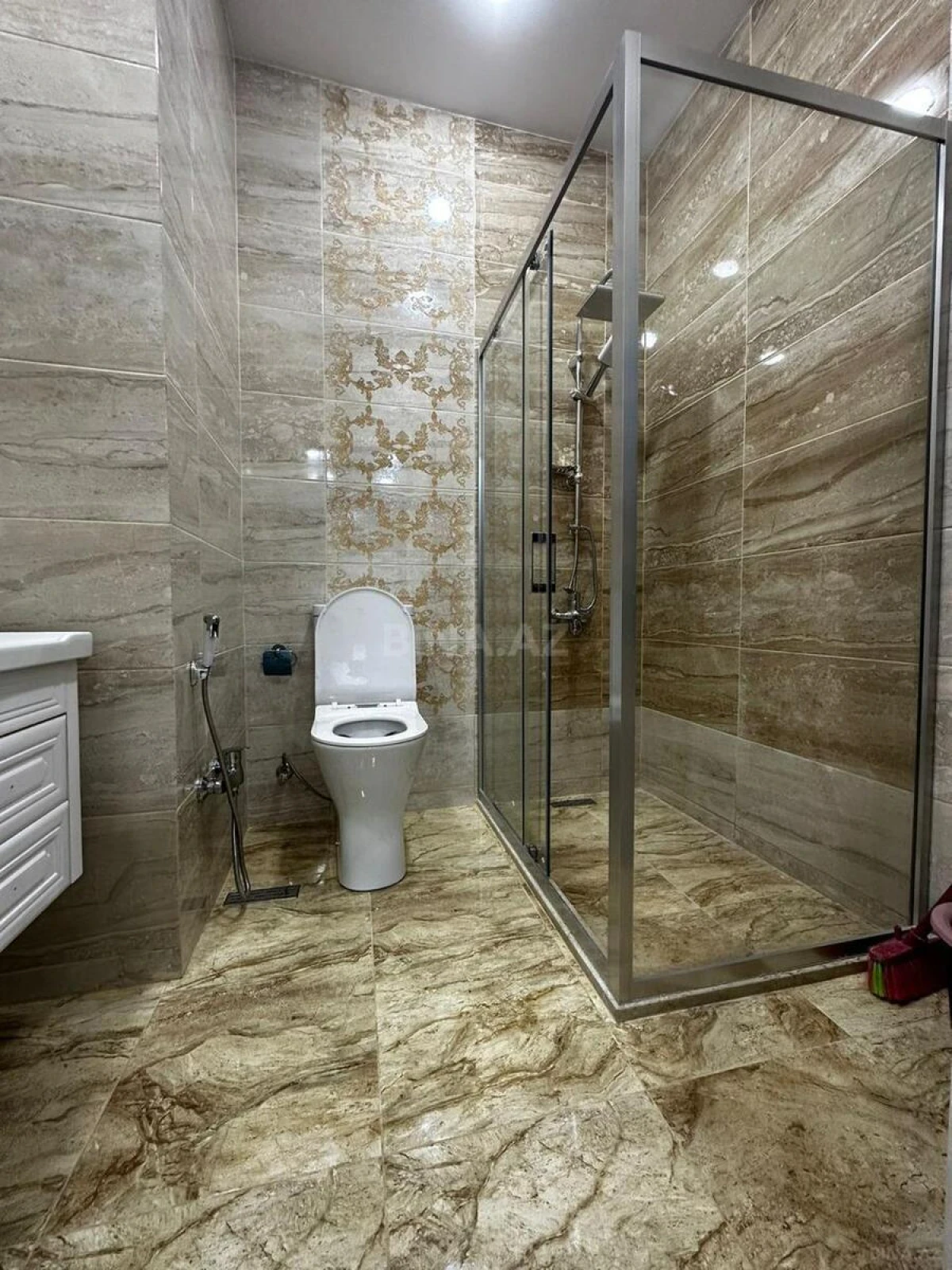 Kirayə verilir 4 otaqlı mənzil 150 m²
