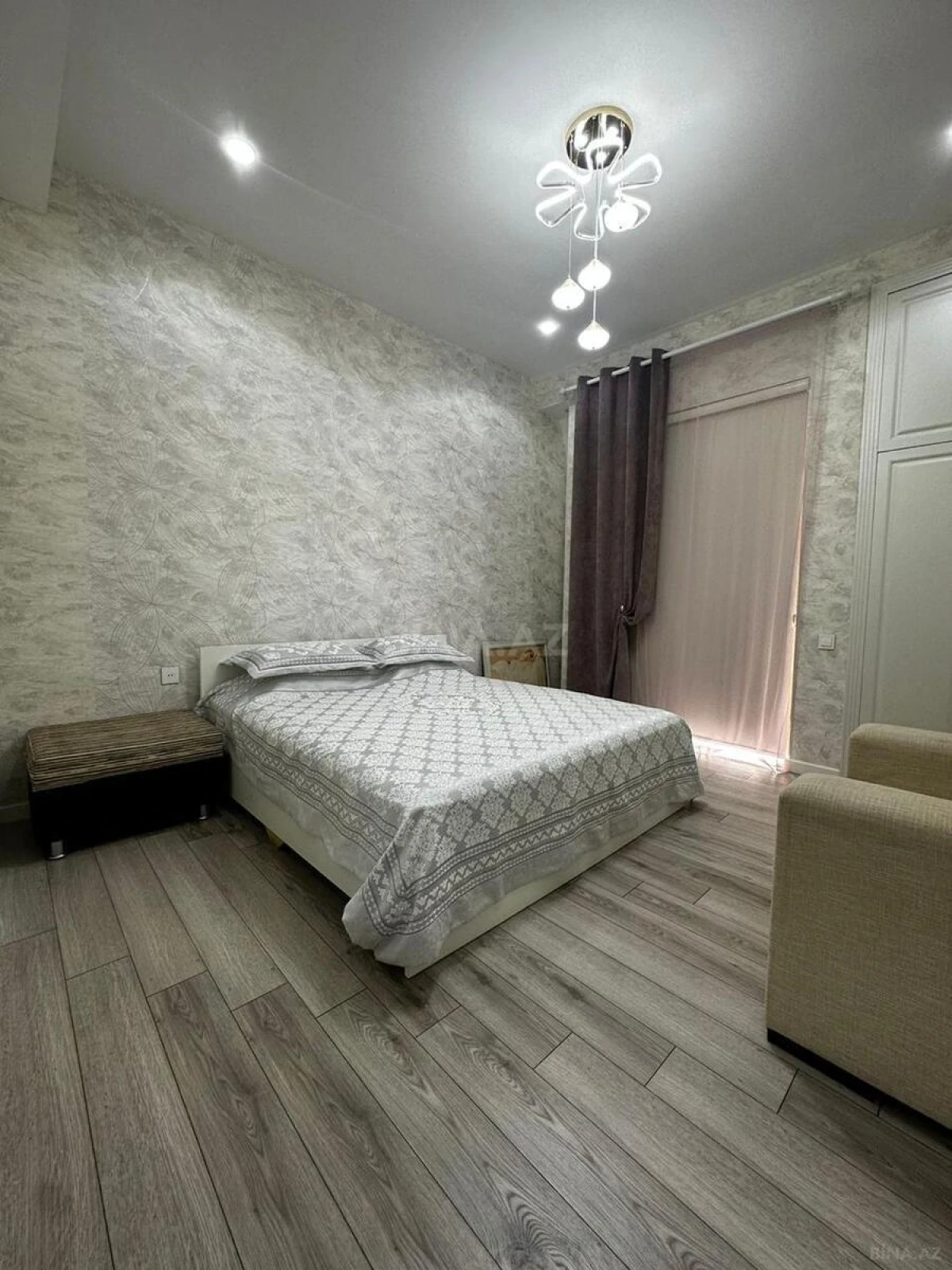 Kirayə verilir 4 otaqlı mənzil 150 m²