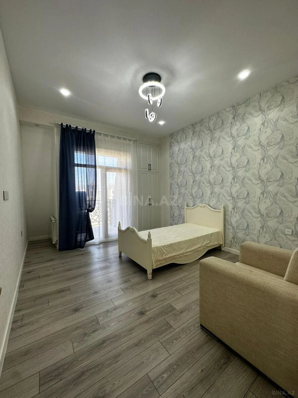 Kirayə verilir 4 otaqlı mənzil 150 m²