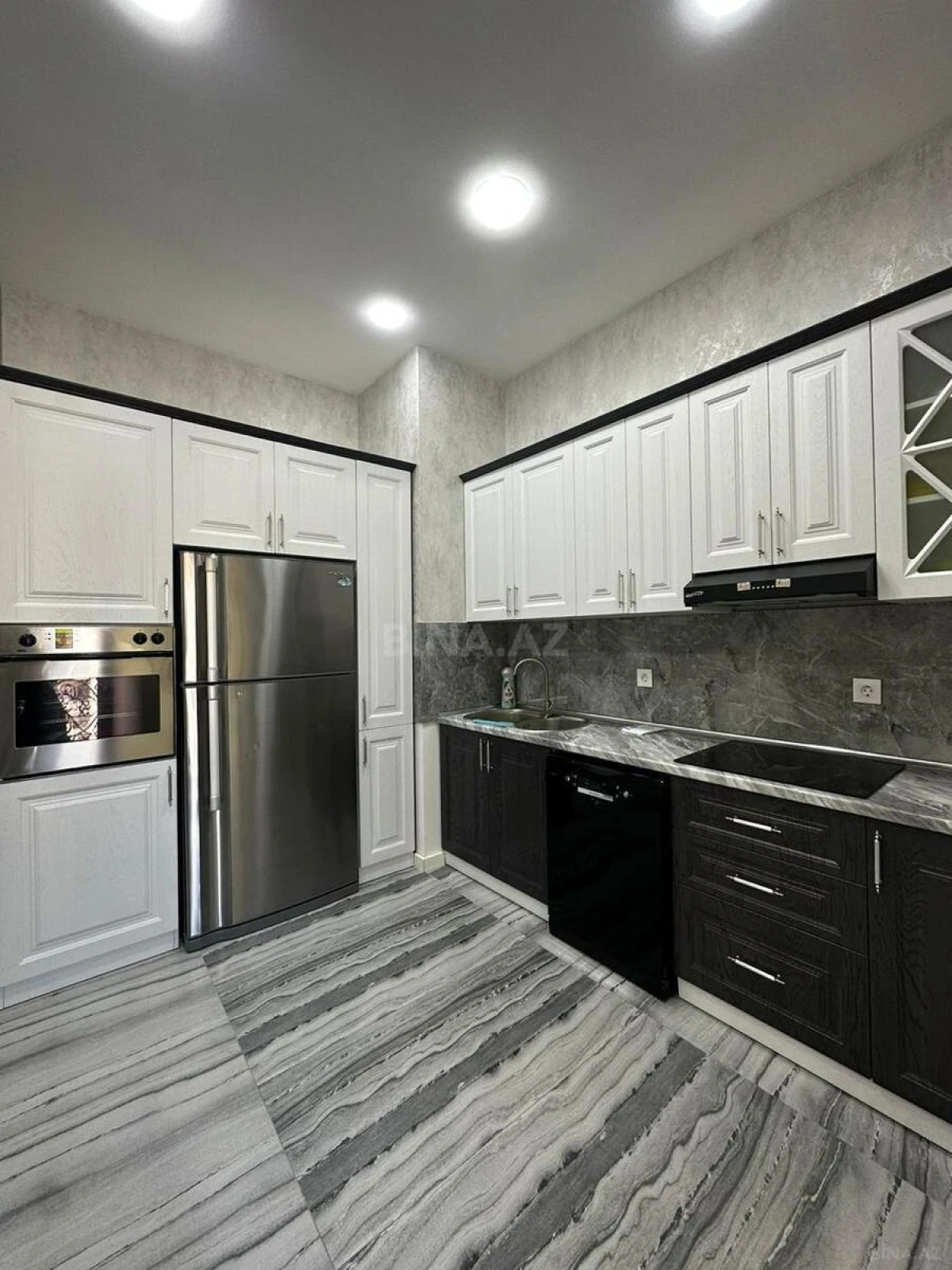 Kirayə verilir 4 otaqlı mənzil 150 m²