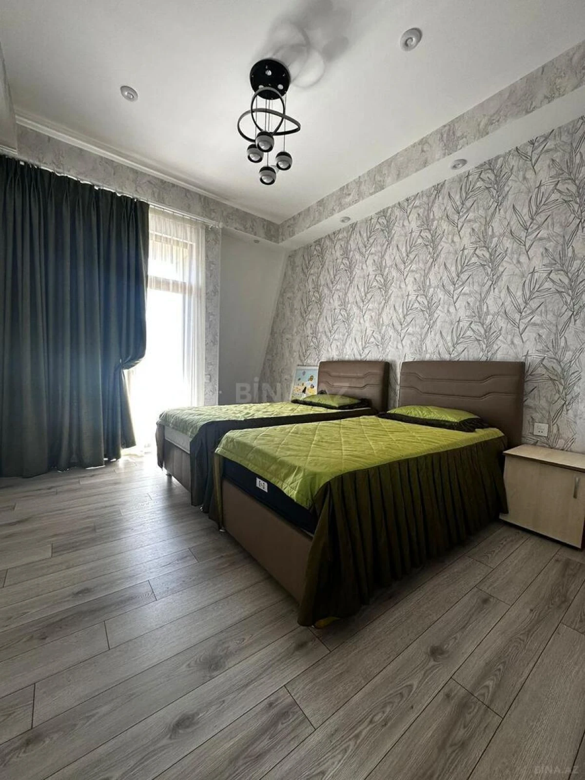Kirayə verilir 4 otaqlı mənzil 150 m²