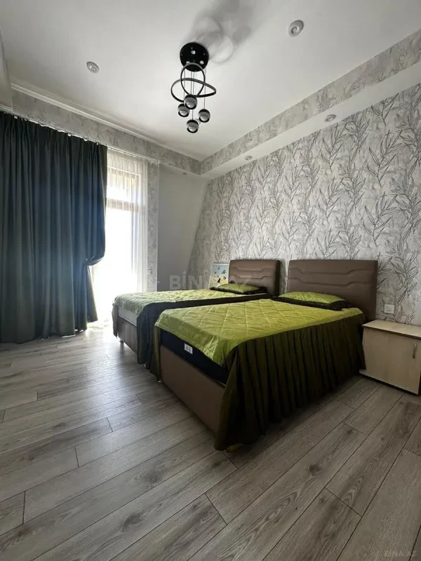 Kirayə verilir 4 otaqlı mənzil 150 m²