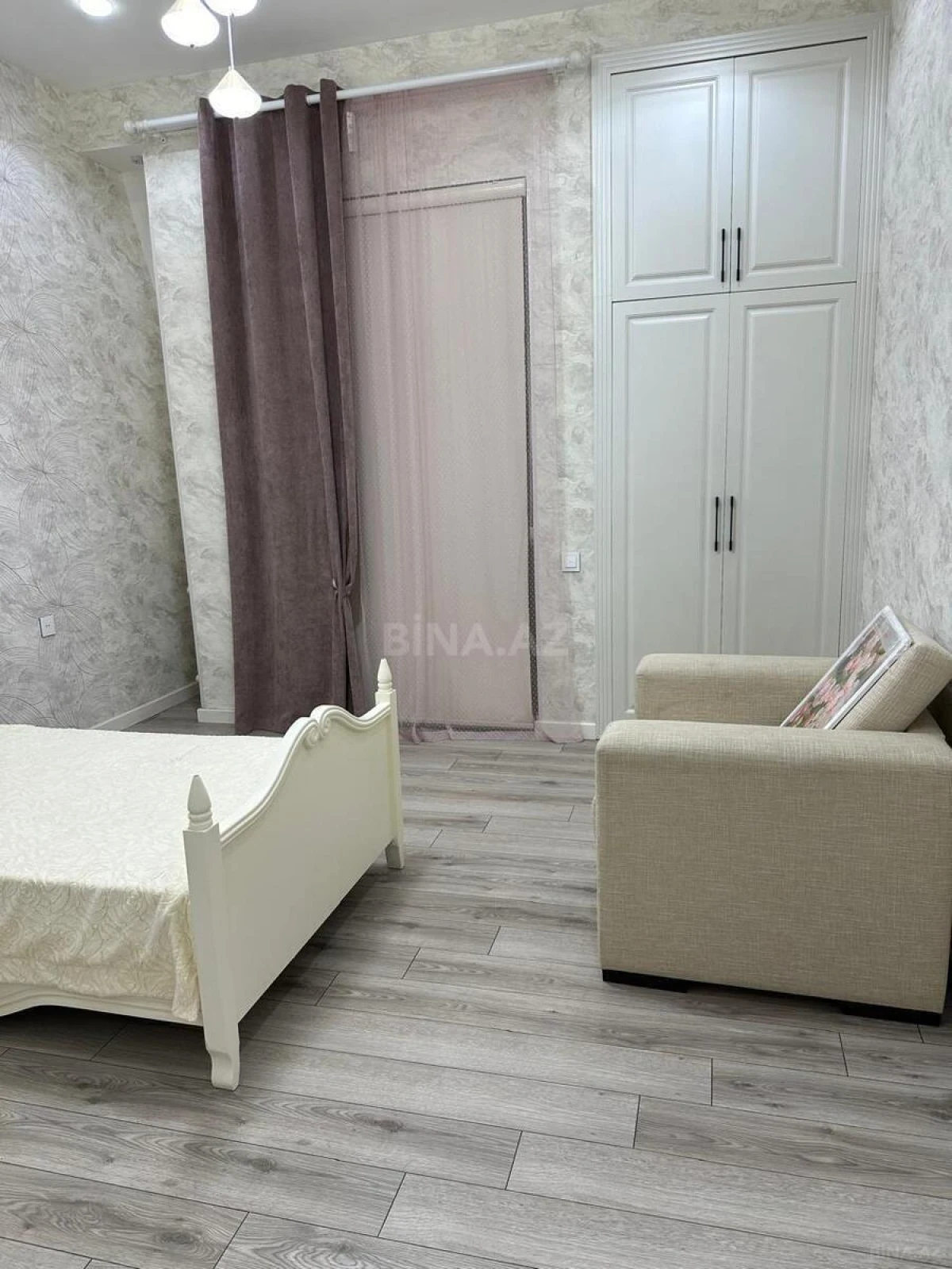 Kirayə verilir 4 otaqlı mənzil 150 m²