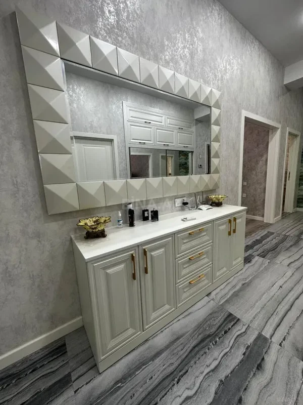 Kirayə verilir 4 otaqlı mənzil 150 m²