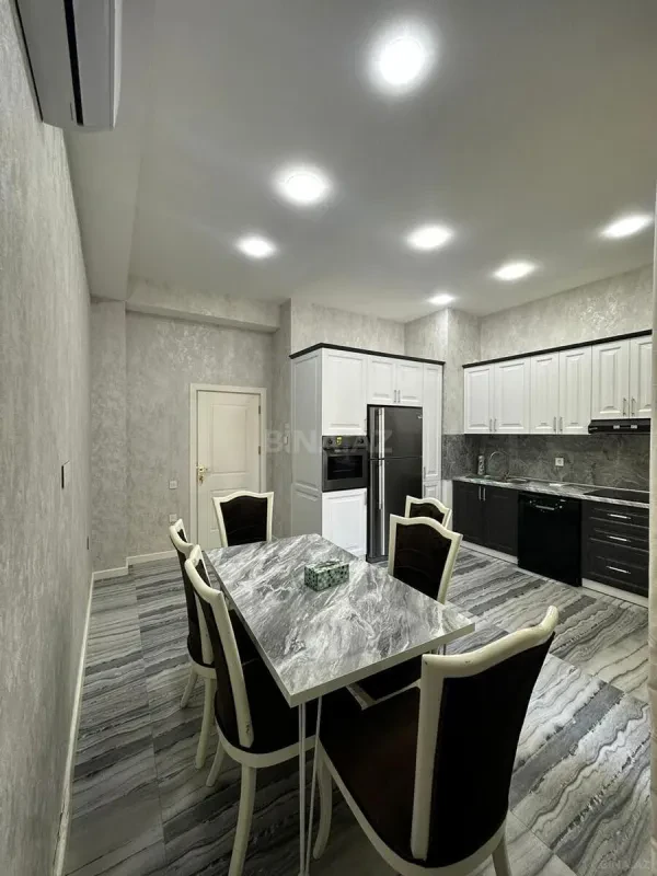 Kirayə verilir 4 otaqlı mənzil 150 m²