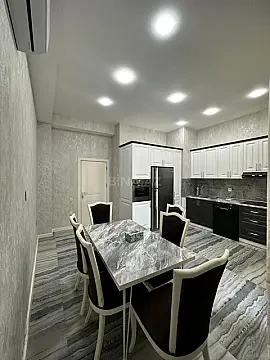 Kirayə verilir 4 otaqlı mənzil 150 m²