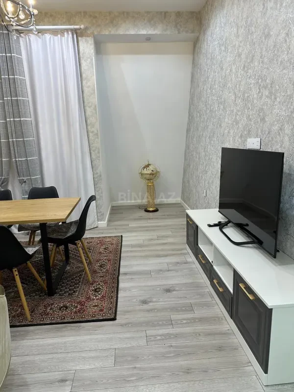 Kirayə verilir 4 otaqlı mənzil 150 m²