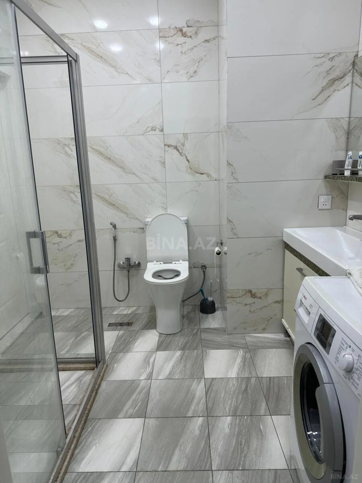 Kirayə verilir 4 otaqlı mənzil 150 m²
