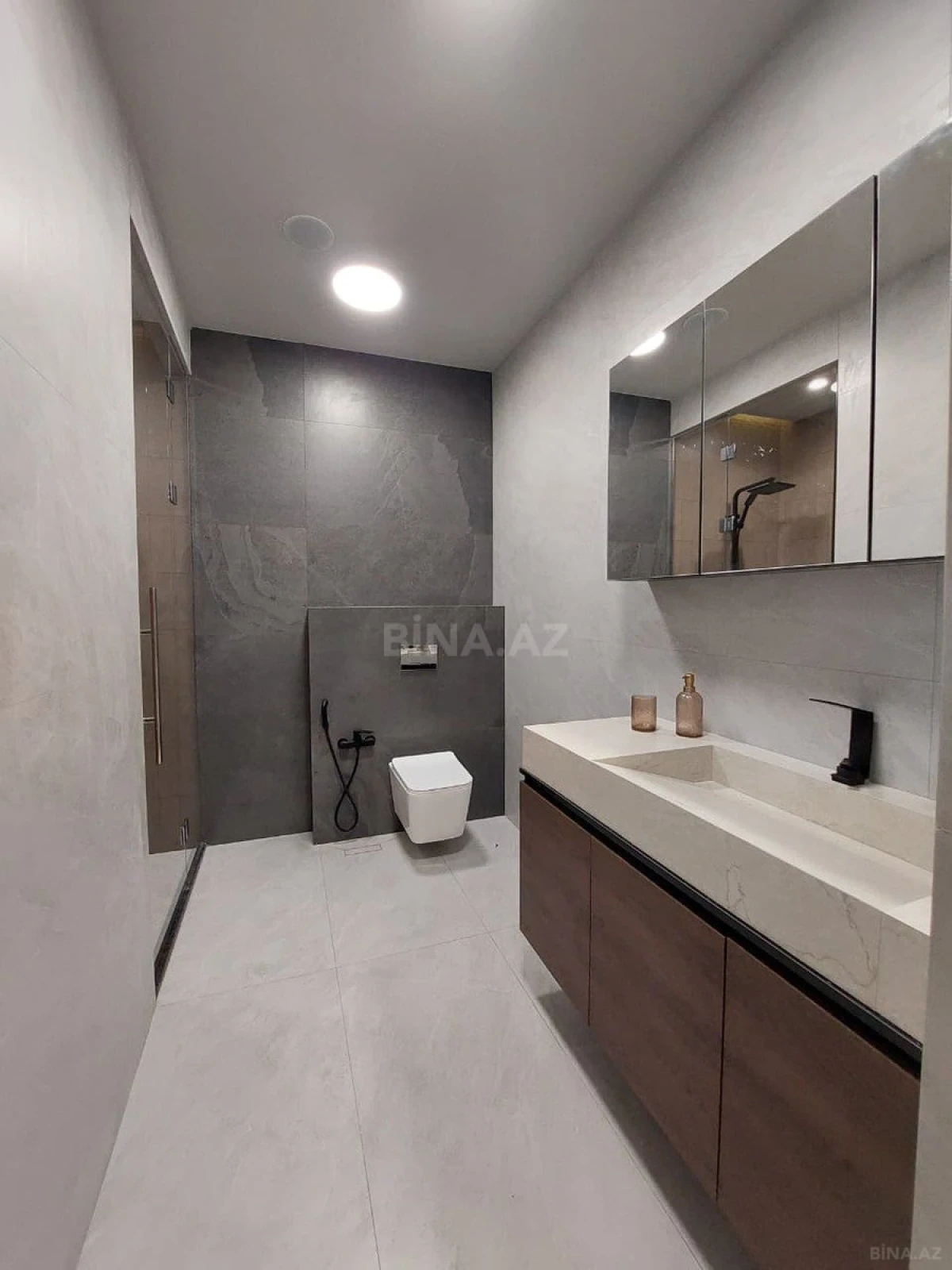 Satılır 3 otaqlı mənzil 148 m²