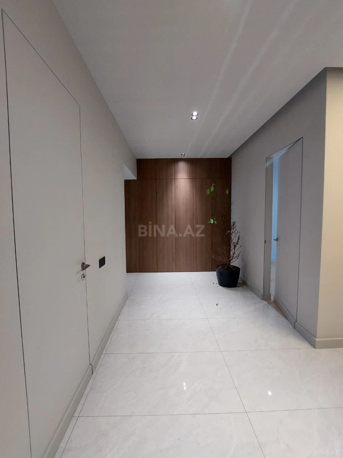 Satılır 3 otaqlı mənzil 148 m²