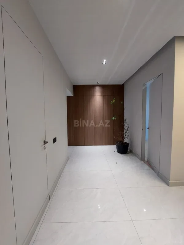 Satılır 3 otaqlı mənzil 148 m²