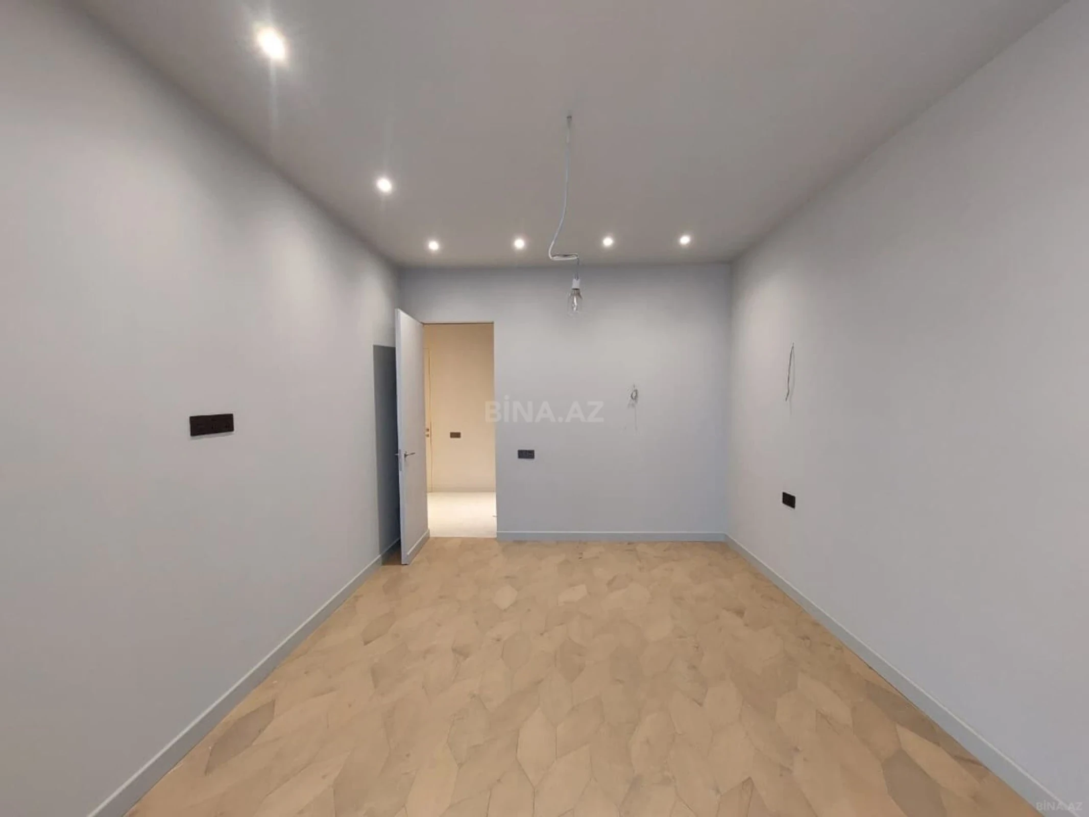Satılır 3 otaqlı mənzil 148 m²