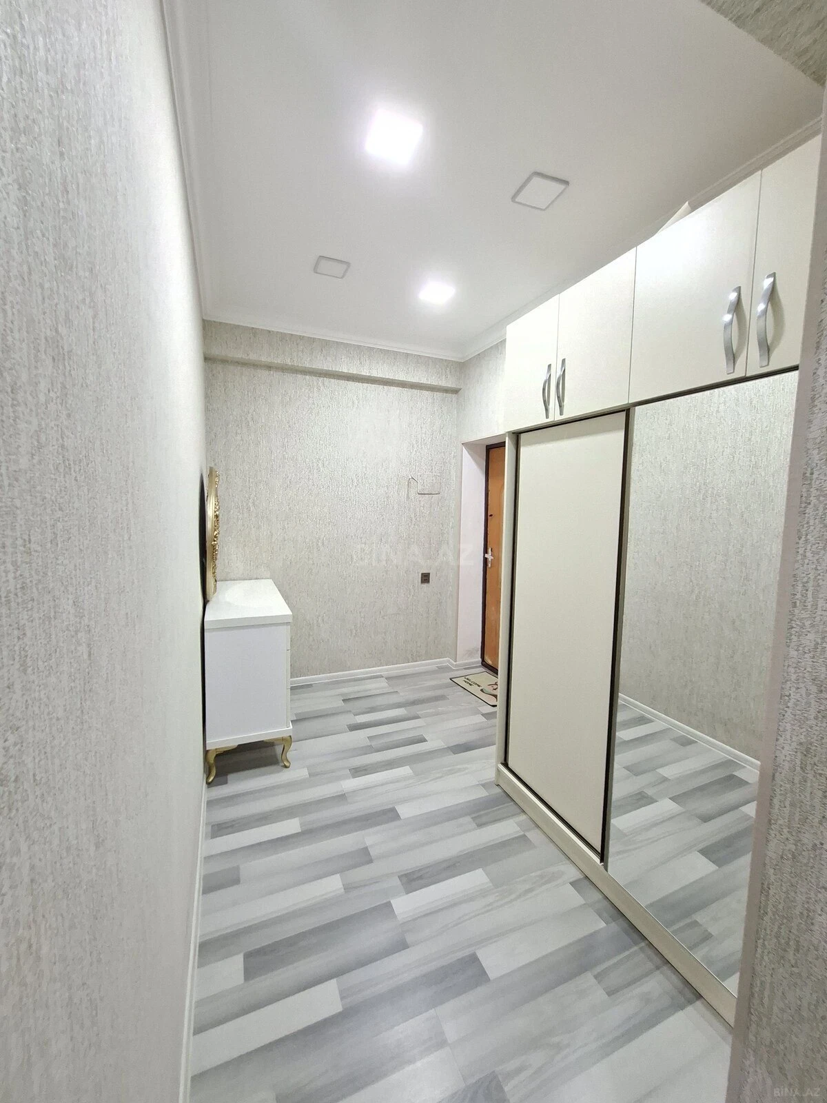 Satılır 2 otaqlı mənzil 59 m²