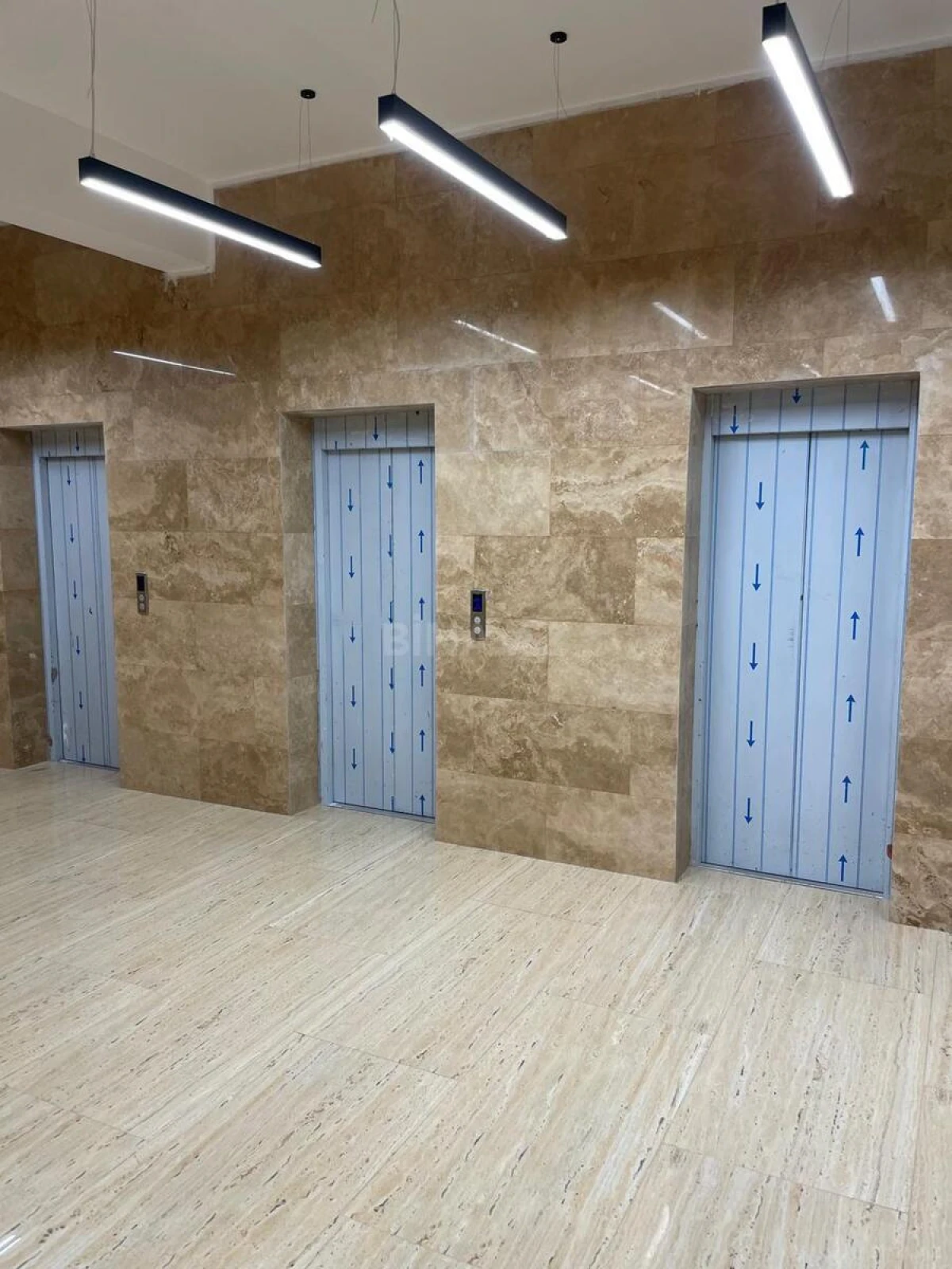 Satılır 2 otaqlı mənzil 76.1 m²