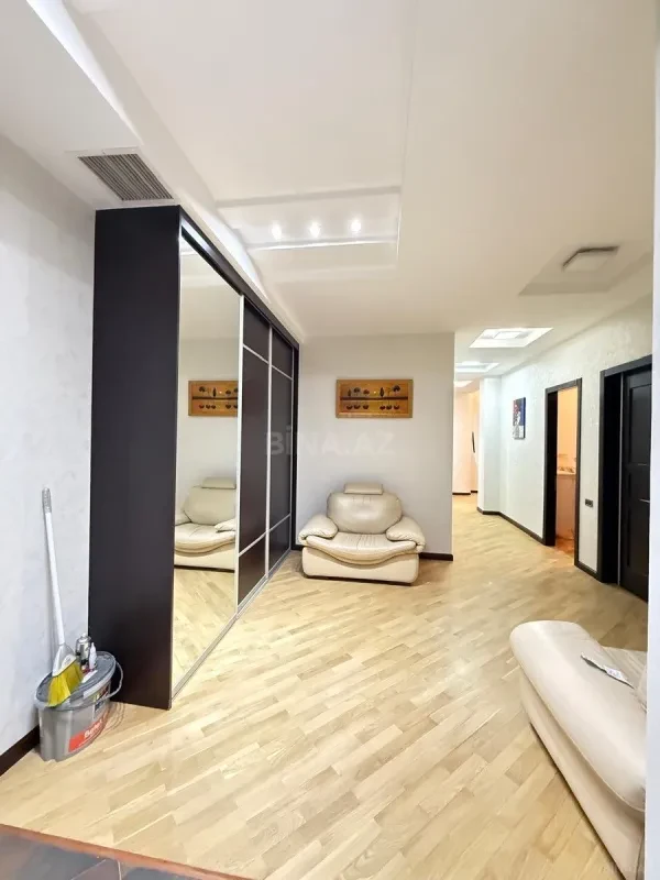 Kirayə verilir 3 otaqlı mənzil 136 m²