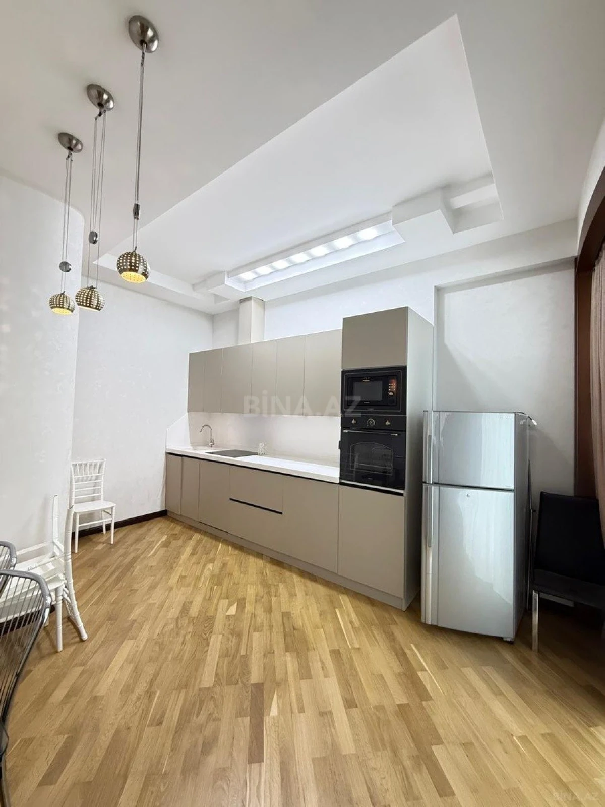 Kirayə verilir 3 otaqlı mənzil 136 m²