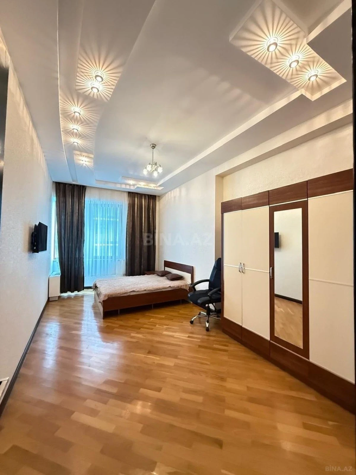 Kirayə verilir 3 otaqlı mənzil 136 m²