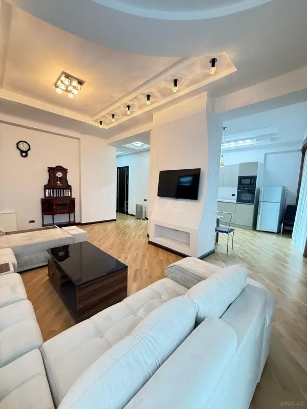 Kirayə verilir 3 otaqlı mənzil 136 m²