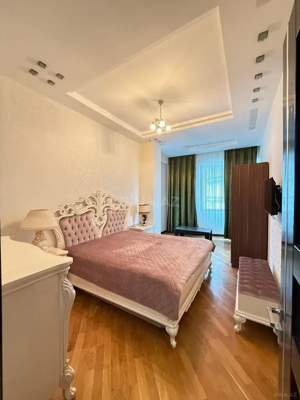 Kirayə verilir 3 otaqlı mənzil 136 m²
