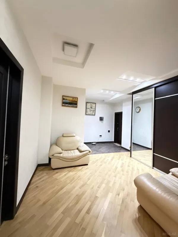 Kirayə verilir 3 otaqlı mənzil 136 m²