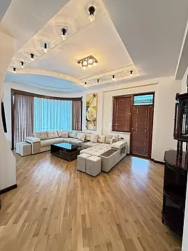 Kirayə verilir 3 otaqlı mənzil 136 m²