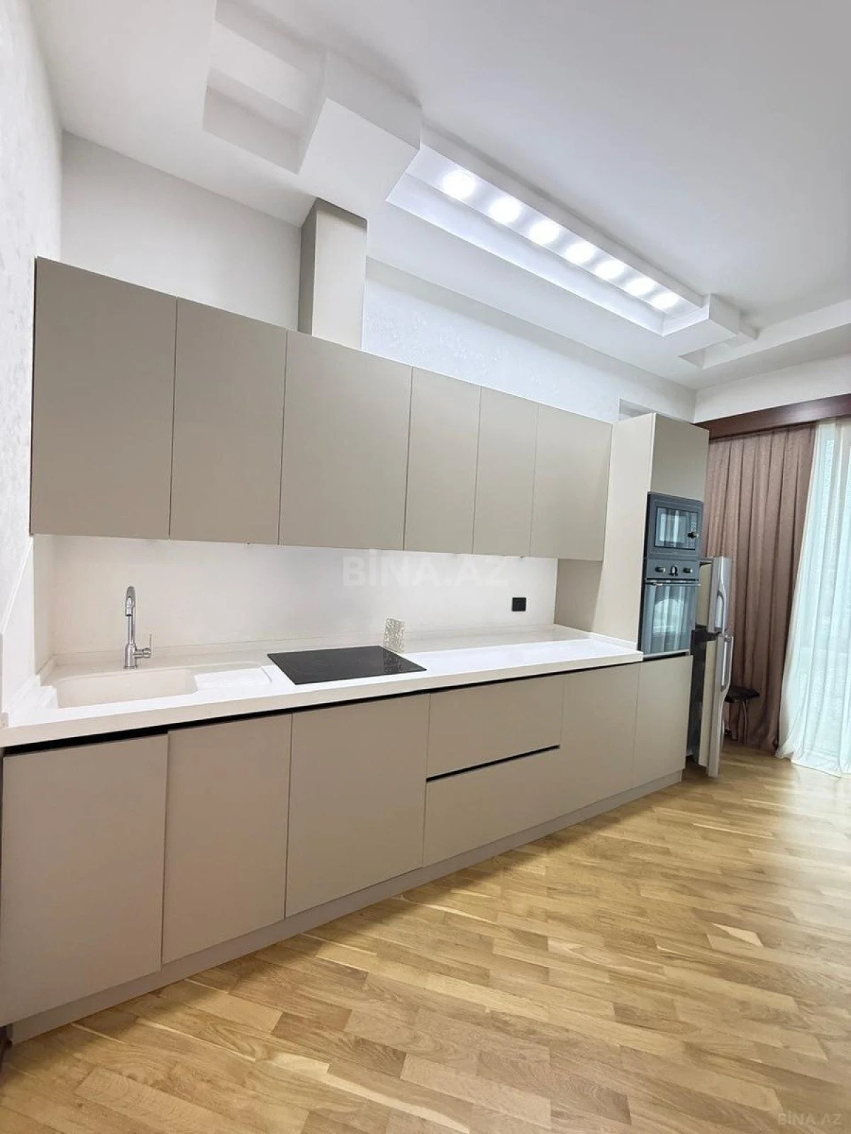 Kirayə verilir 3 otaqlı mənzil 136 m²
