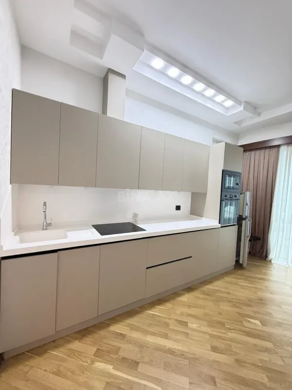 Kirayə verilir 3 otaqlı mənzil 136 m²