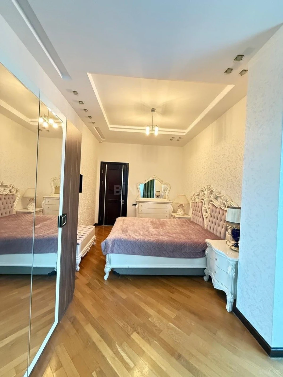Kirayə verilir 3 otaqlı mənzil 136 m²
