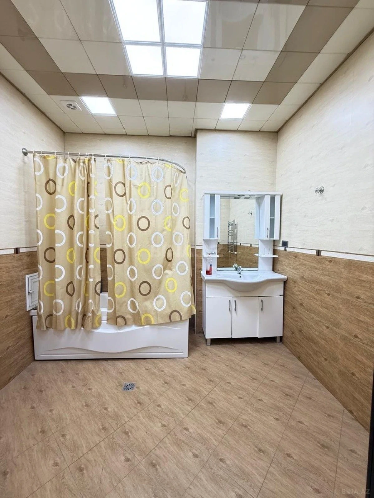 Kirayə verilir 3 otaqlı mənzil 136 m²