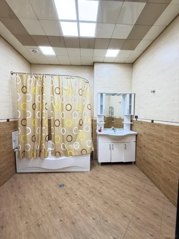 Kirayə verilir 3 otaqlı mənzil 136 m²
