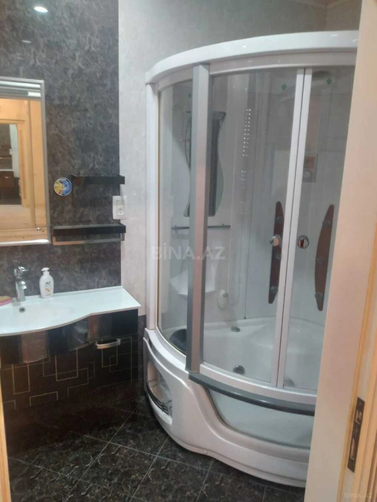 Satılır 3 otaqlı mənzil 150 m²