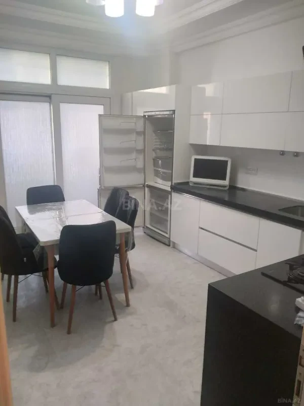 Satılır 3 otaqlı mənzil 150 m²