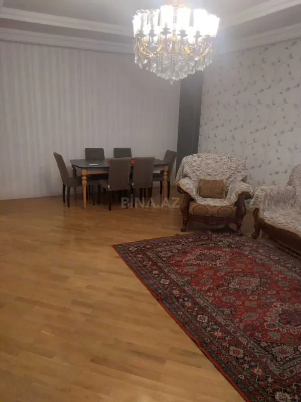 Satılır 3 otaqlı mənzil 150 m²