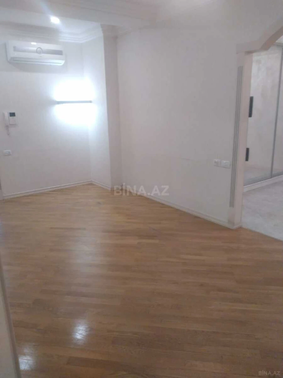 Satılır 3 otaqlı mənzil 150 m²