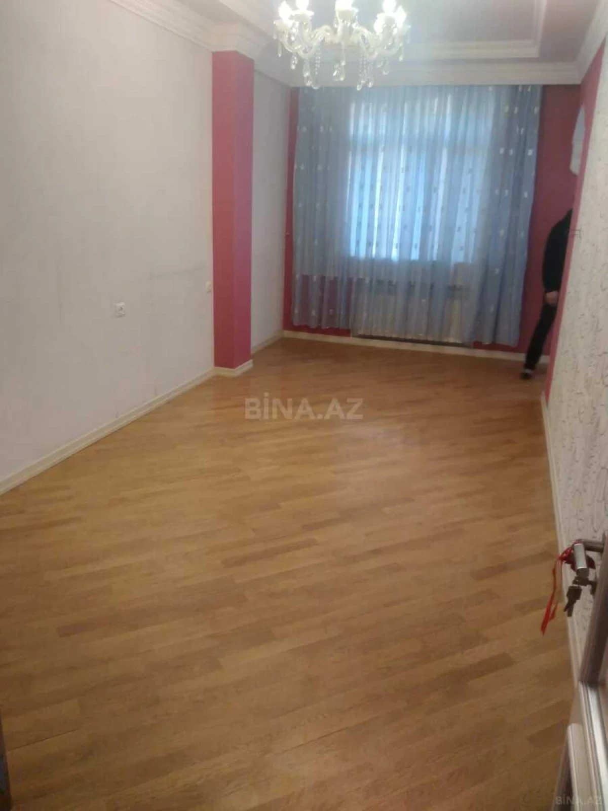 Satılır 3 otaqlı mənzil 150 m²