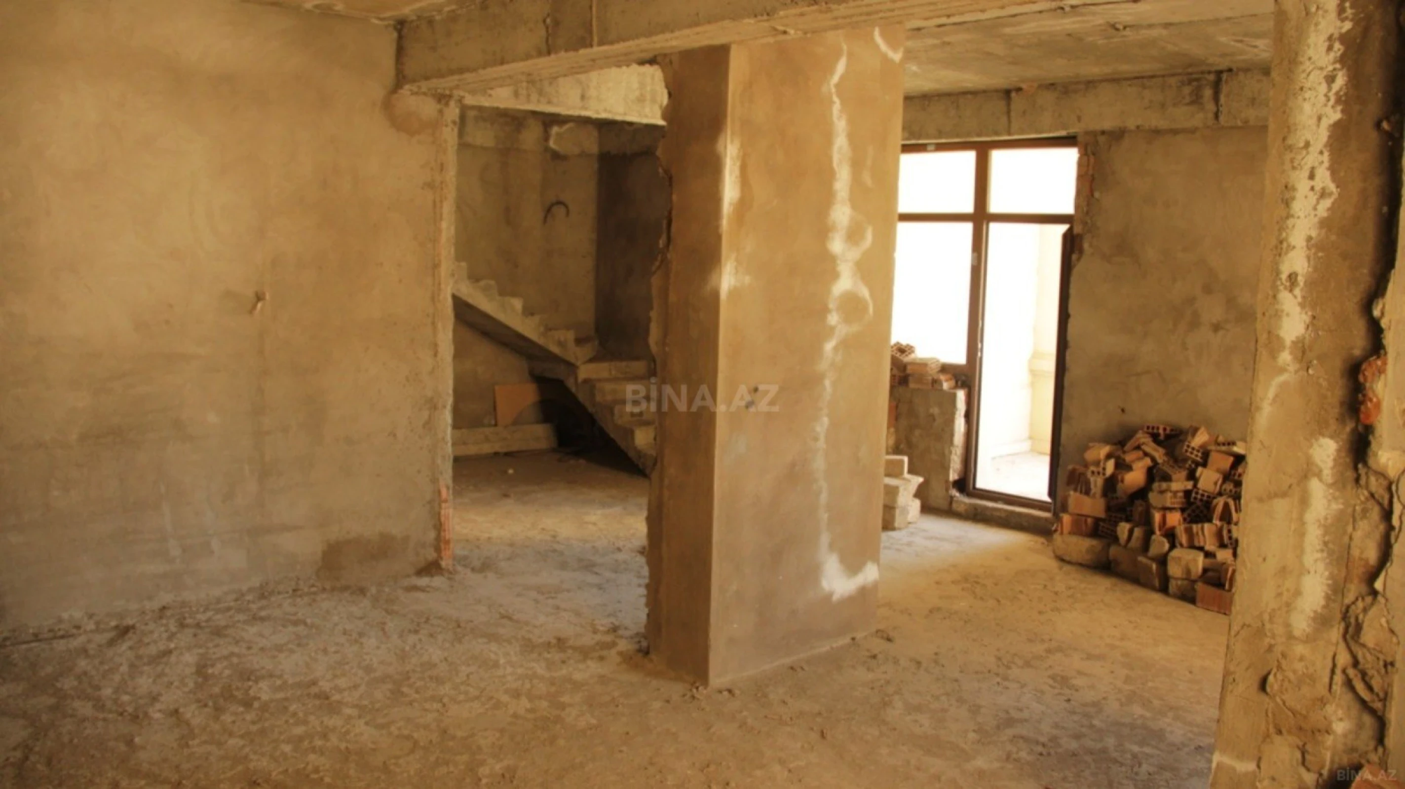Satılır 2 otaqlı mənzil 256 m²