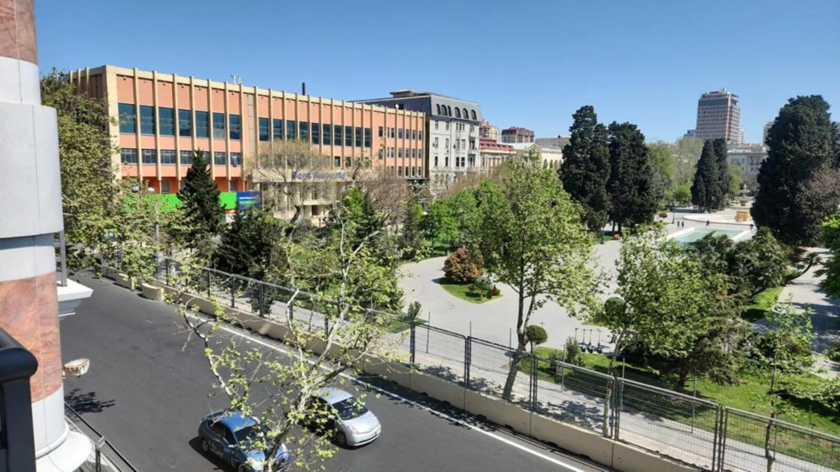 Kirayə verilir 5 otaqlı mənzil 246 m²