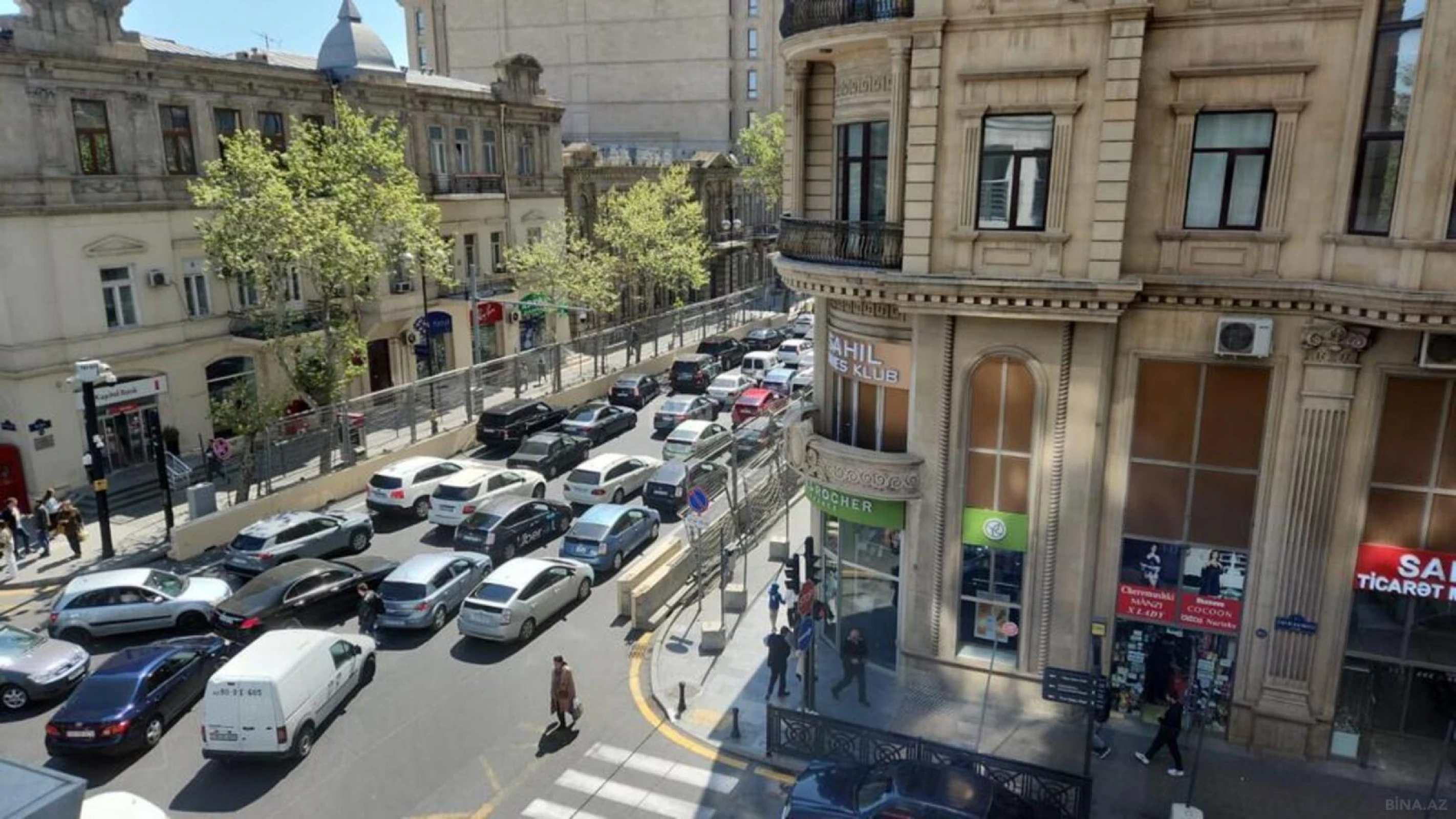 Kirayə verilir 5 otaqlı mənzil 246 m²