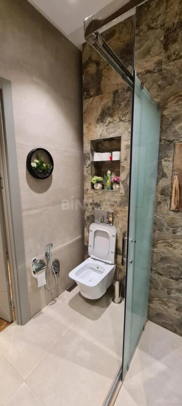Kirayə verilir 5 otaqlı mənzil 246 m²