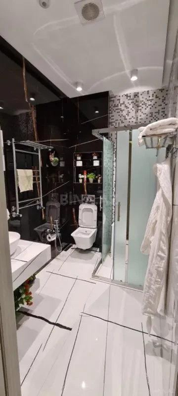 Kirayə verilir 5 otaqlı mənzil 246 m²