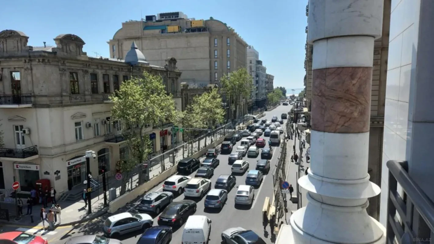 Kirayə verilir 5 otaqlı mənzil 246 m²