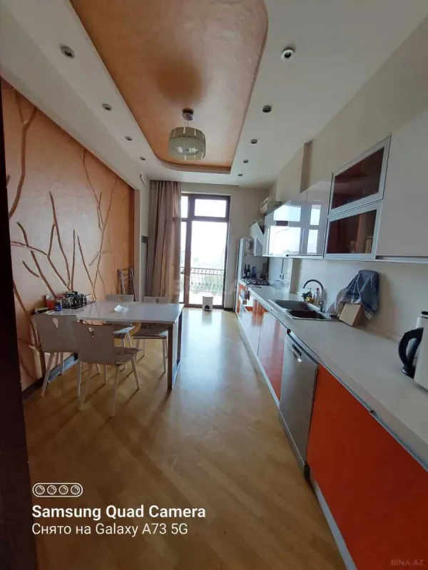 Kirayə verilir 3 otaqlı mənzil 120 m²