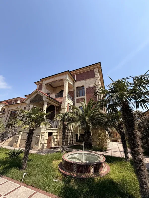 Satılır 7 otaqlı həyət evi 1250 m²